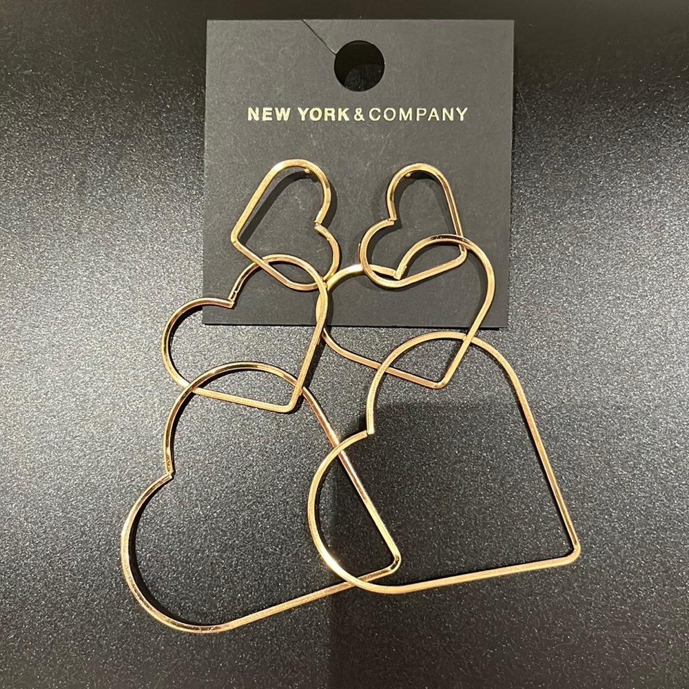 BNWT heart earrings